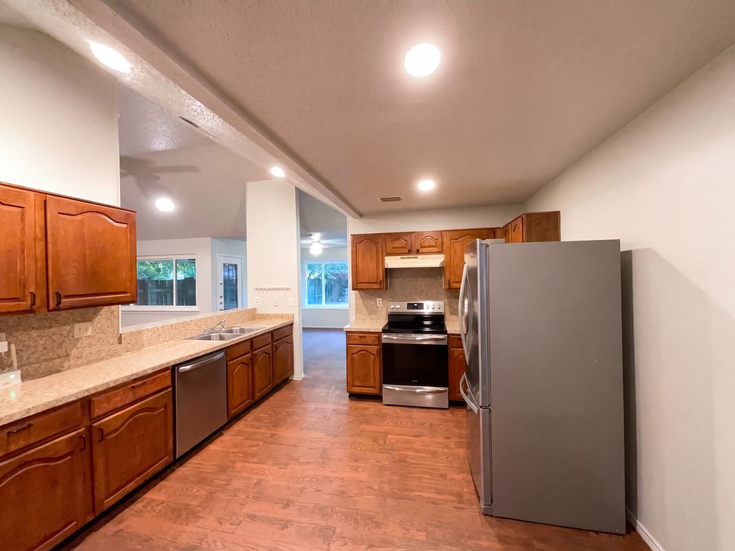 Property photo 2 of 9511 Elm Gln