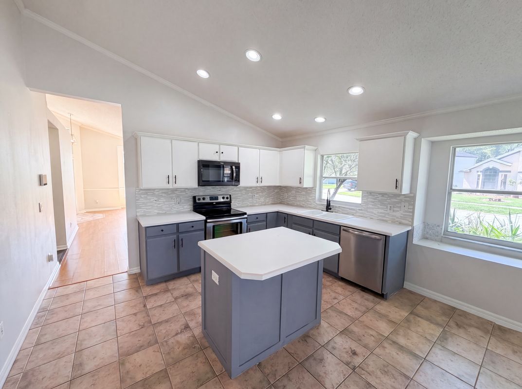 Photo 2 of 34 of 701 Magnolia Creek Cir, Orlando, FL