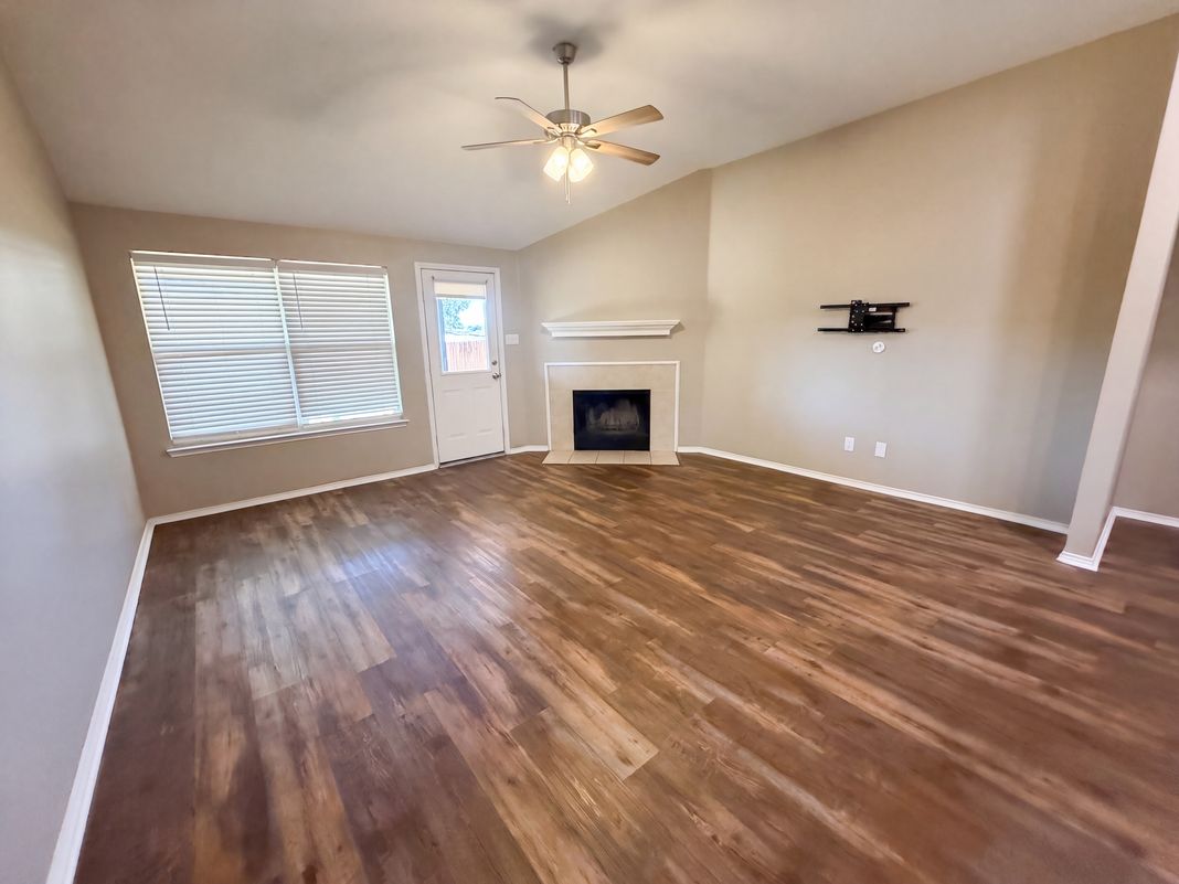 Property photo 3 of 809 Canyon Cove Dr