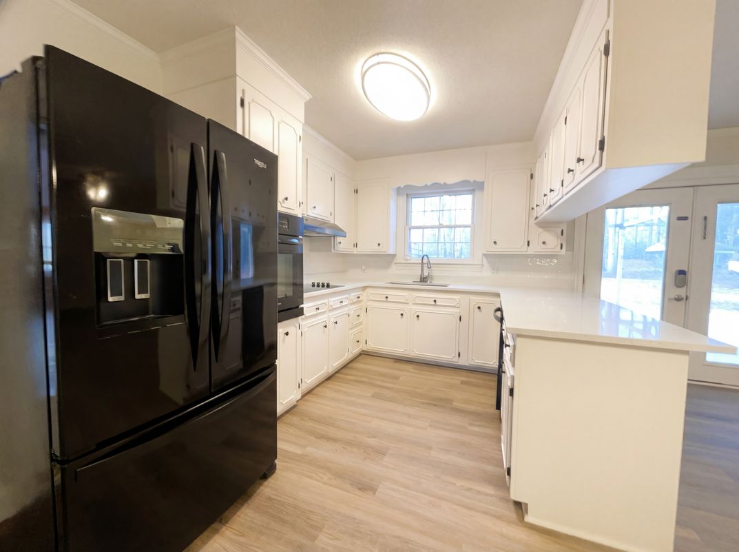 Property photo 2 of 207 Gleneagles Rd E