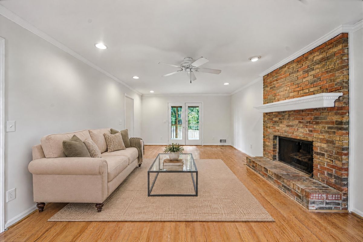 Property photo 3 of 2690 Shadow Pine Dr