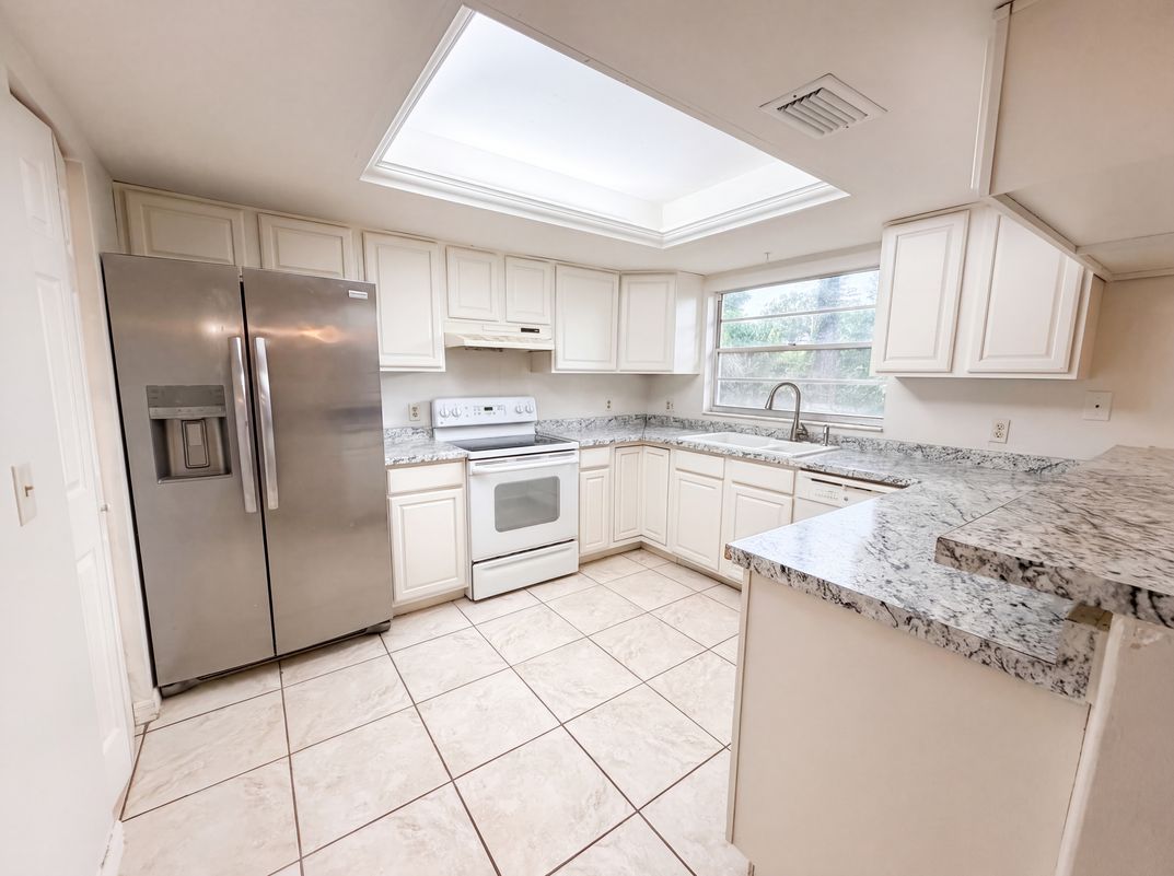Photo 2 of 20 of 4209 E Alene Dr, Tampa, FL