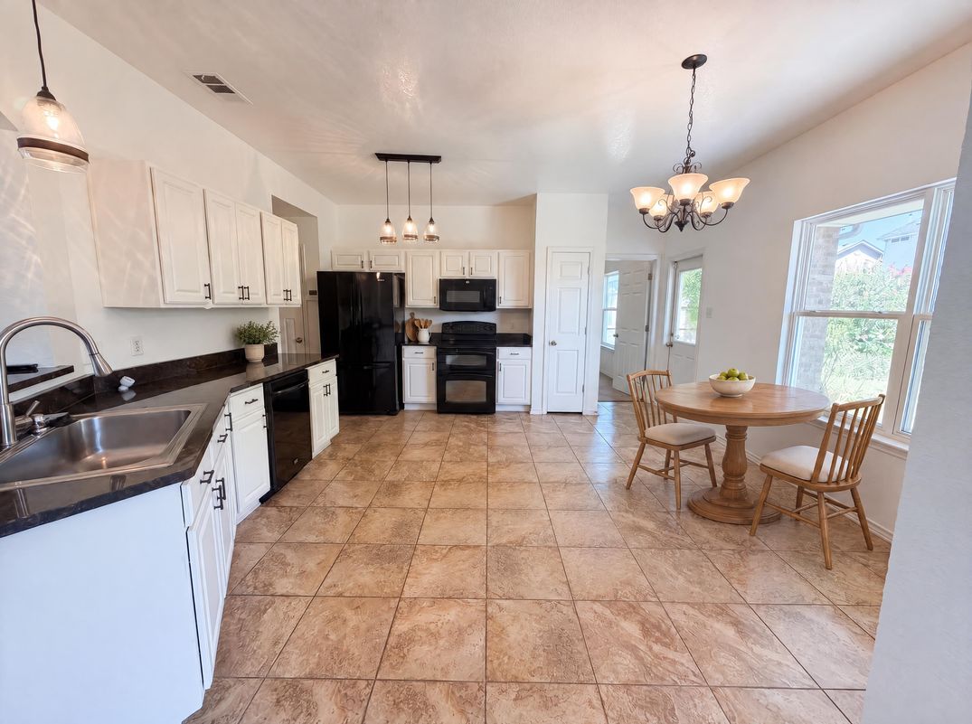 Property photo 2 of 7712 Redbrush