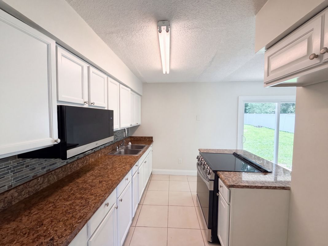 Property photo 2 of 1336 Nadine Dr