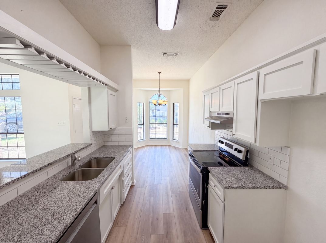 Photo 2 of 19 of 6612 Lakeside Dr, Lake Worth, TX
