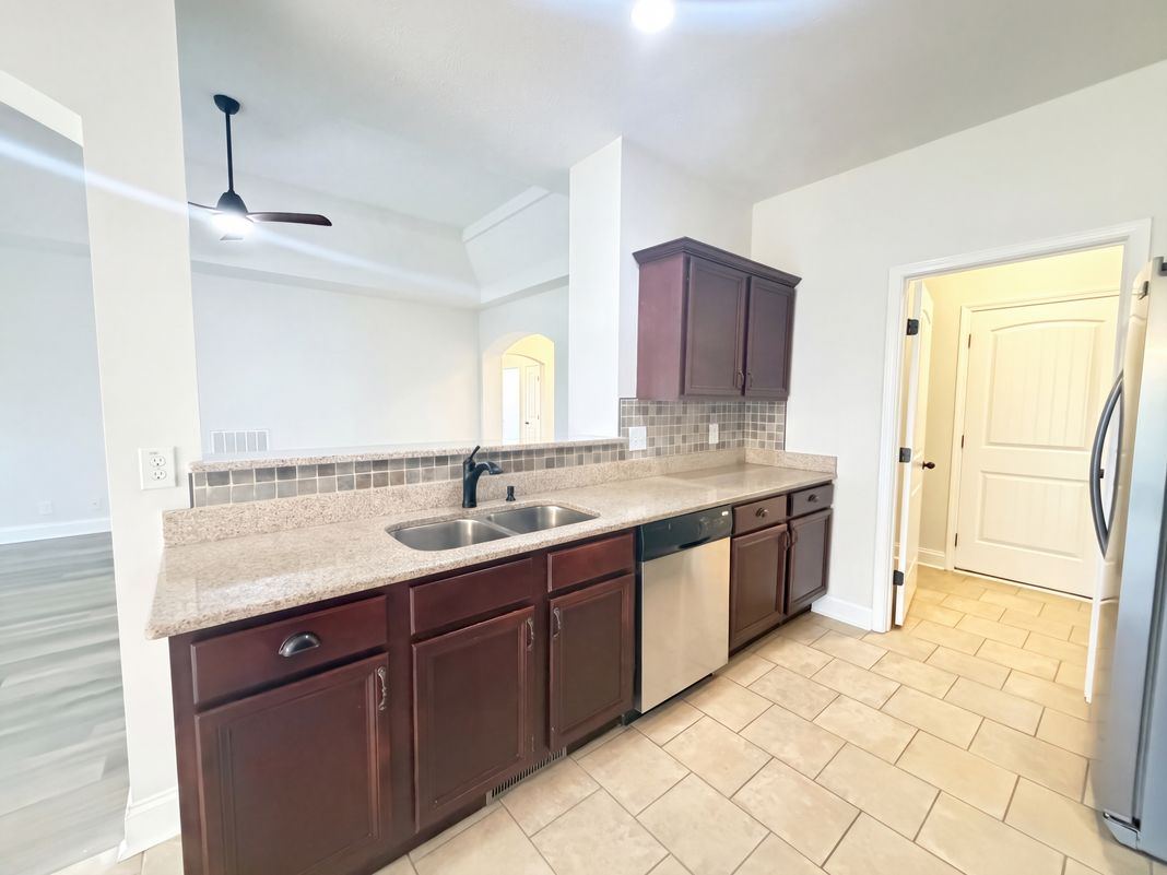 Property photo 2 of 652 White Face Dr
