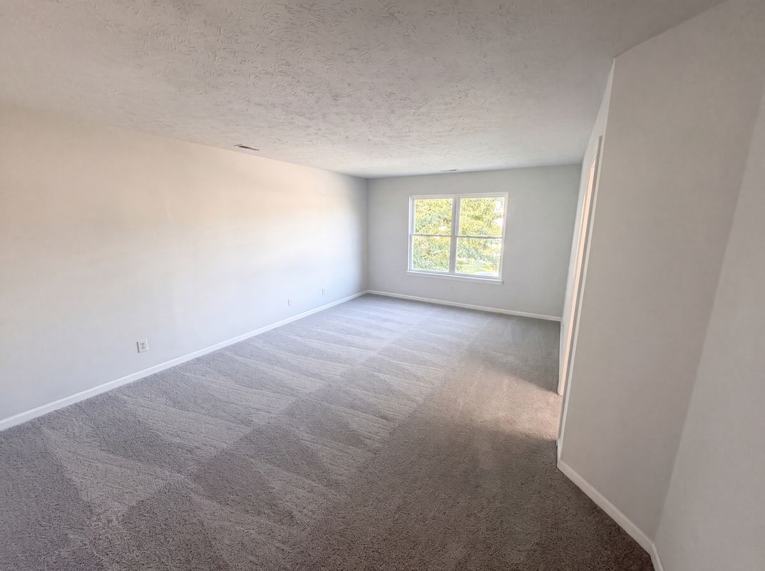 Photo 4 of 26 of 4801 Ossington Ct, Indianapolis, IN