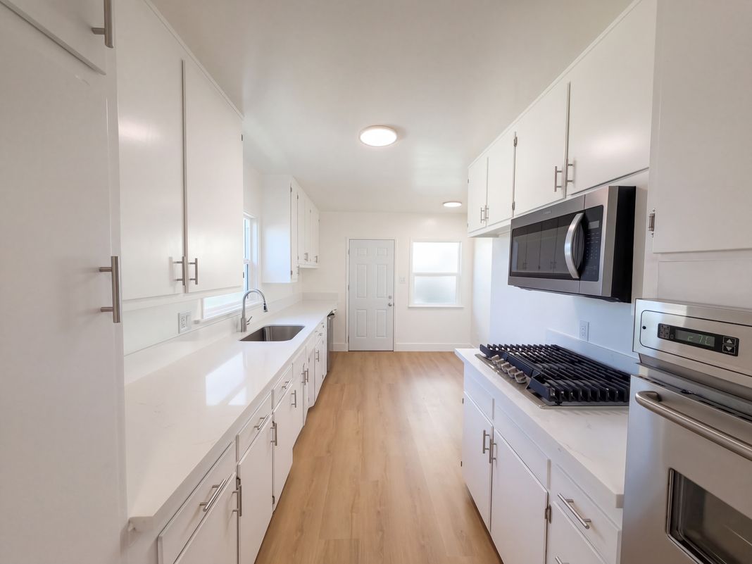 Property photo 2 of 3520 S J St