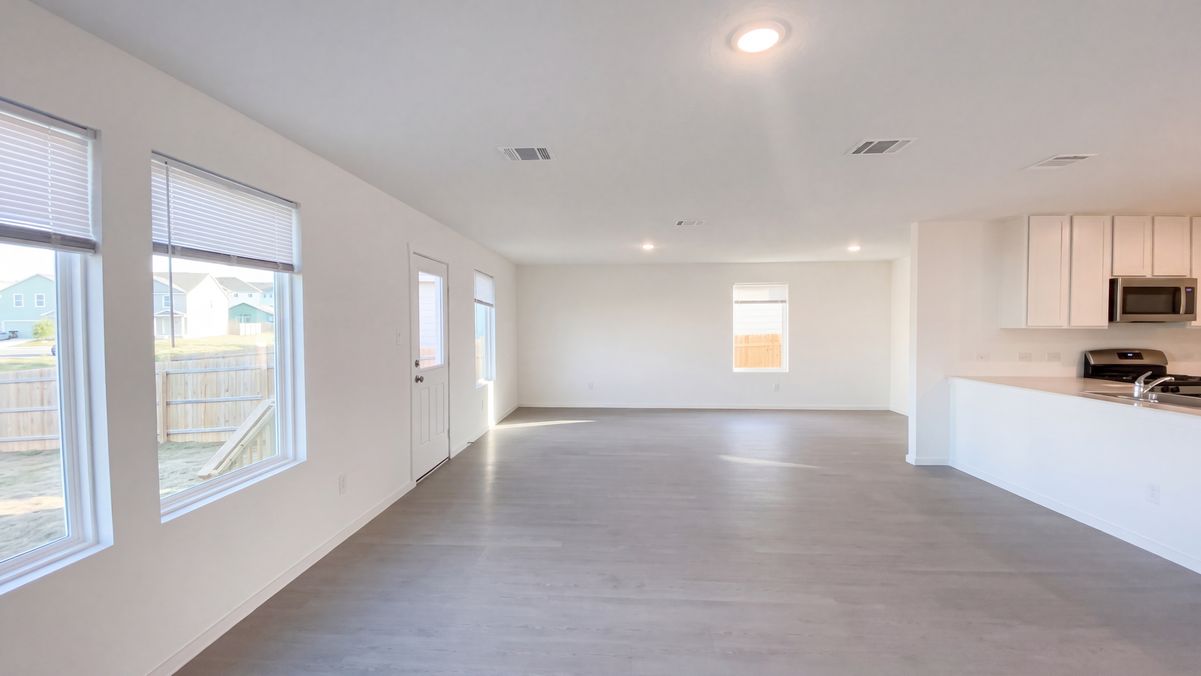 Property photo 3 of 618 Paul Cyn