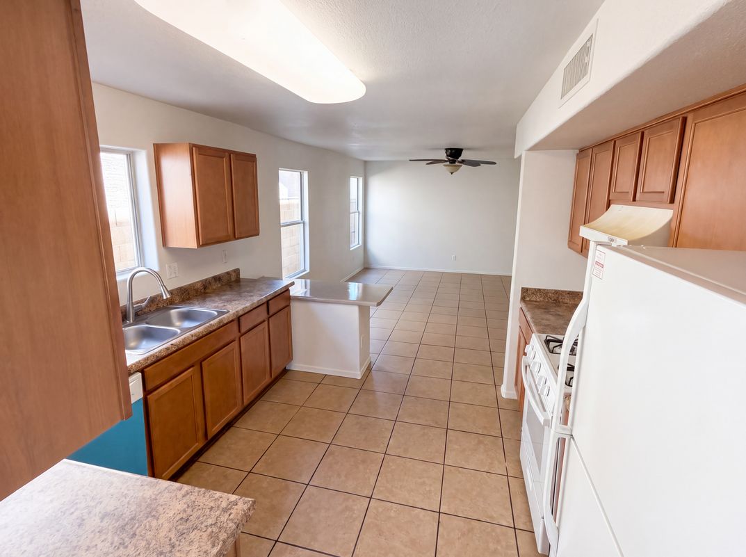 Property photo 2 of 7436 W Sanna St