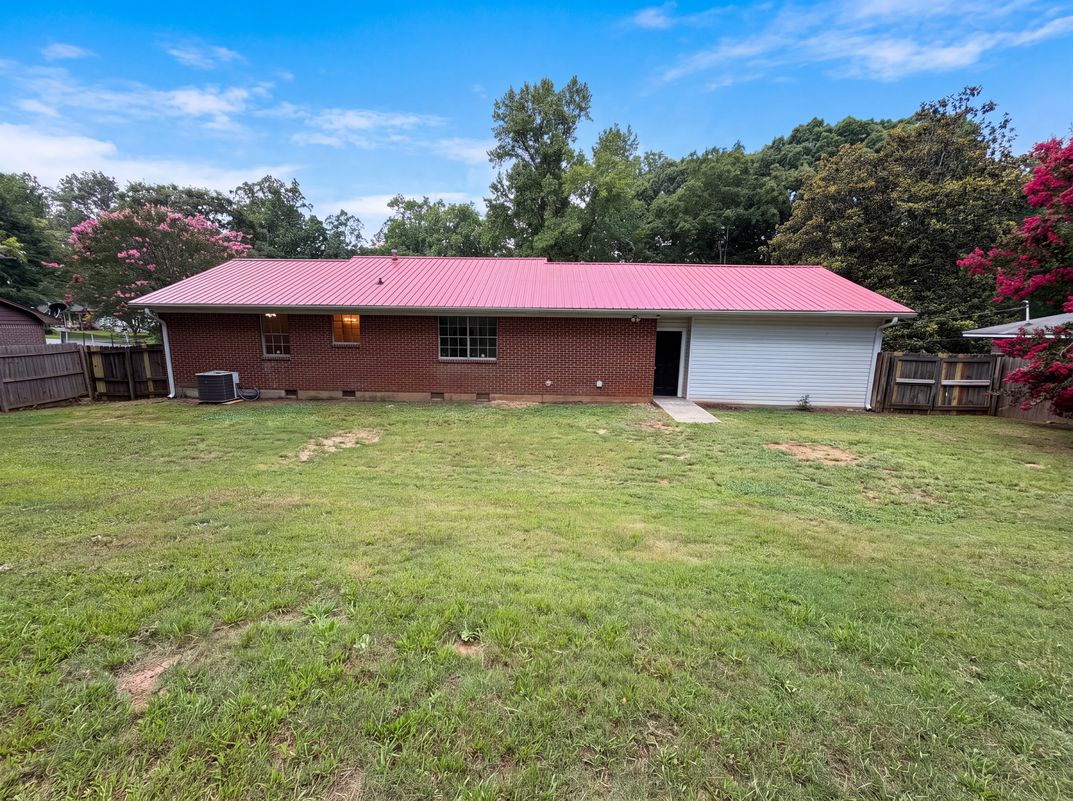 Photo 5 of 19 of 1375 NW South Hicks Cir, Conyers, GA