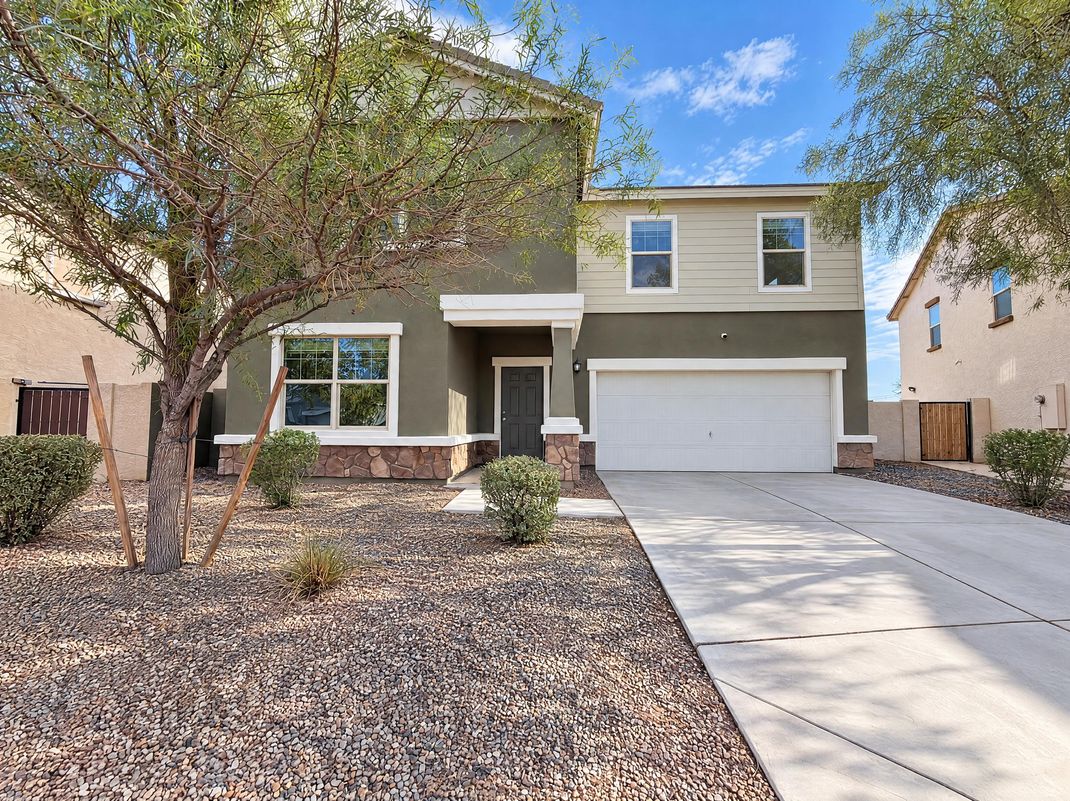 Property photo 1 of 37335 W Cannataro Ln