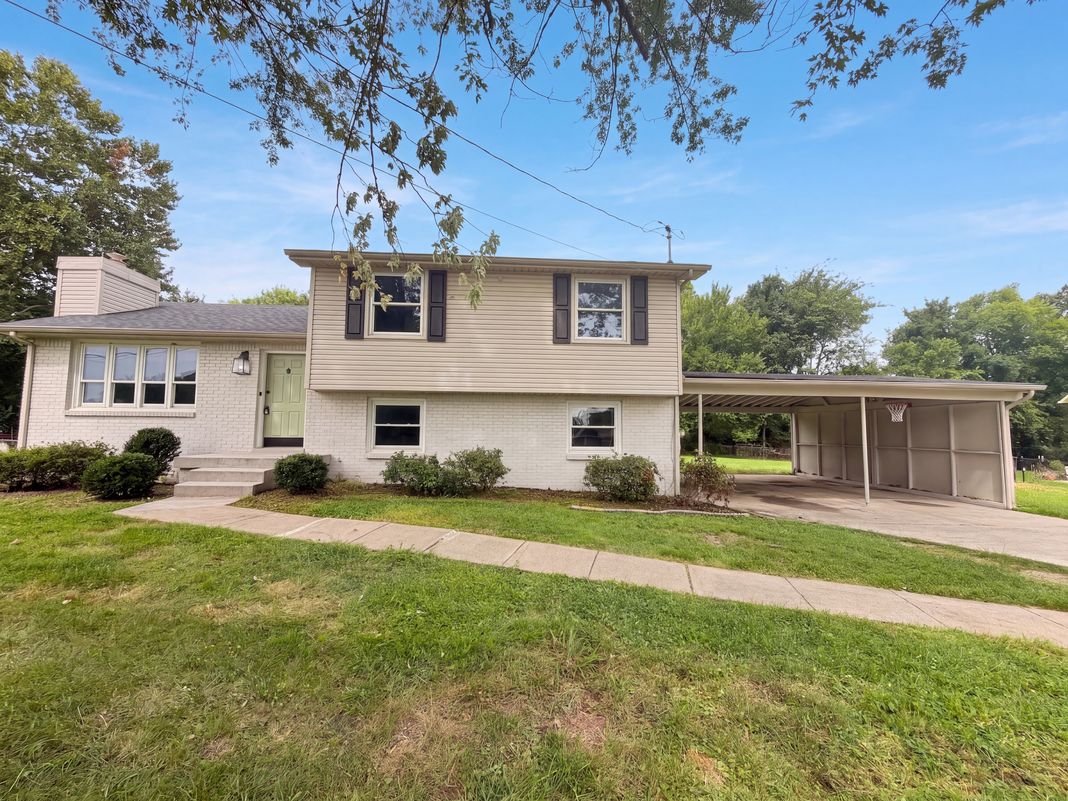 Property photo 1 of 324 Woodale Dr
