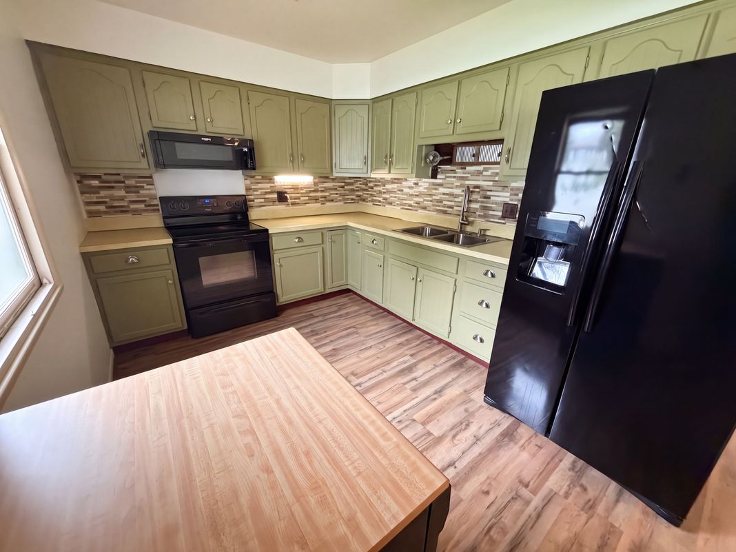 Property photo 2 of 3162 Ashway Dr