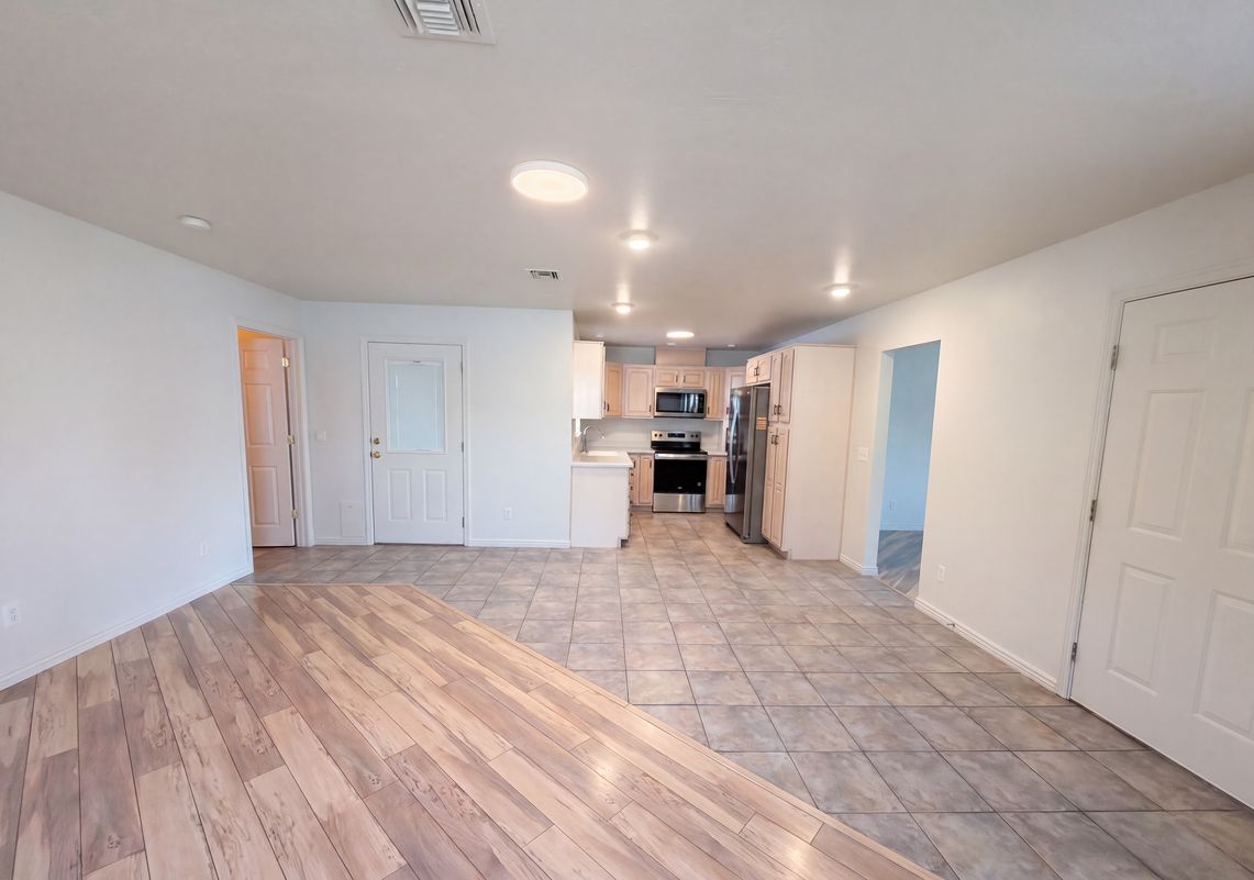 Property photo 3 of 1738 W North Ln