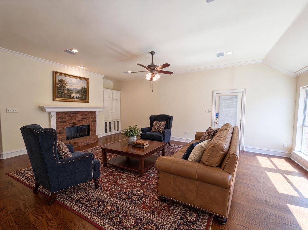 Property photo 3 of 2836 S Lakeview Dr