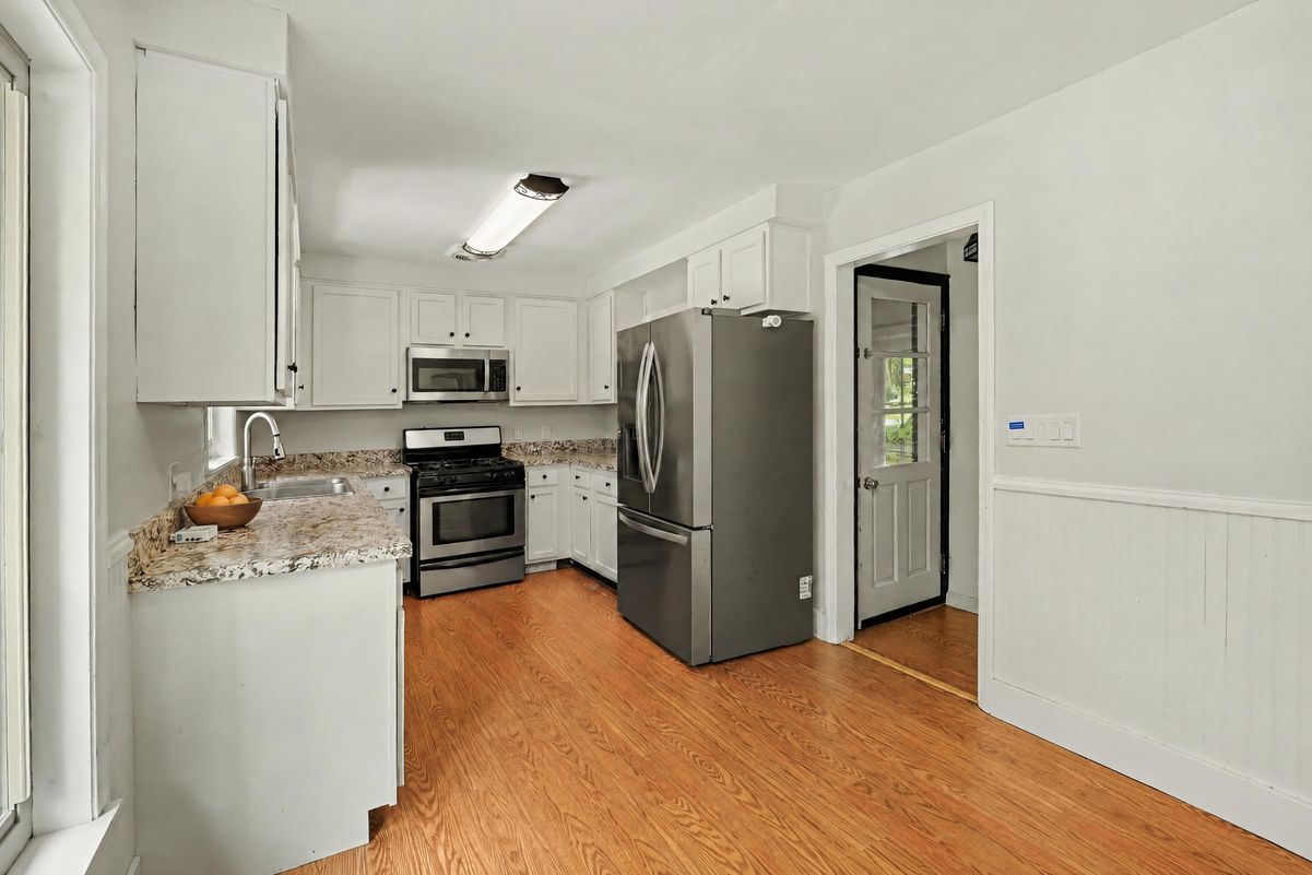 Property photo 2 of 2381 Chatham Rd