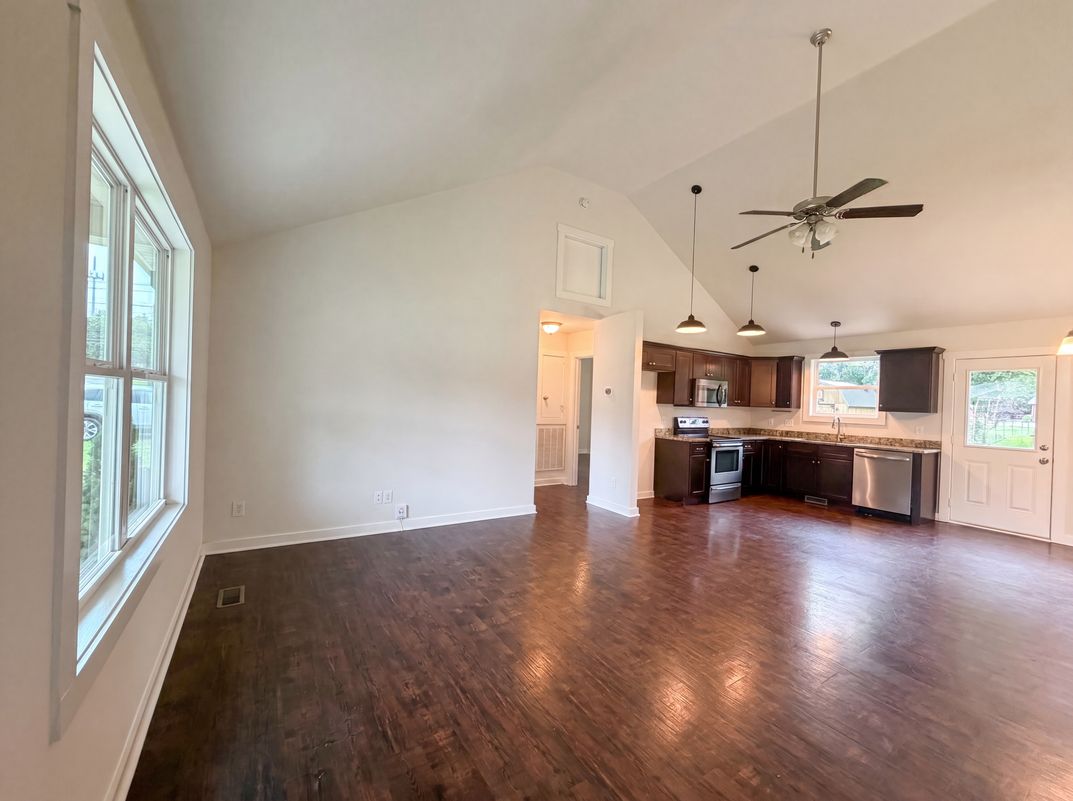 Property photo 3 of 1115 Moreno Ln