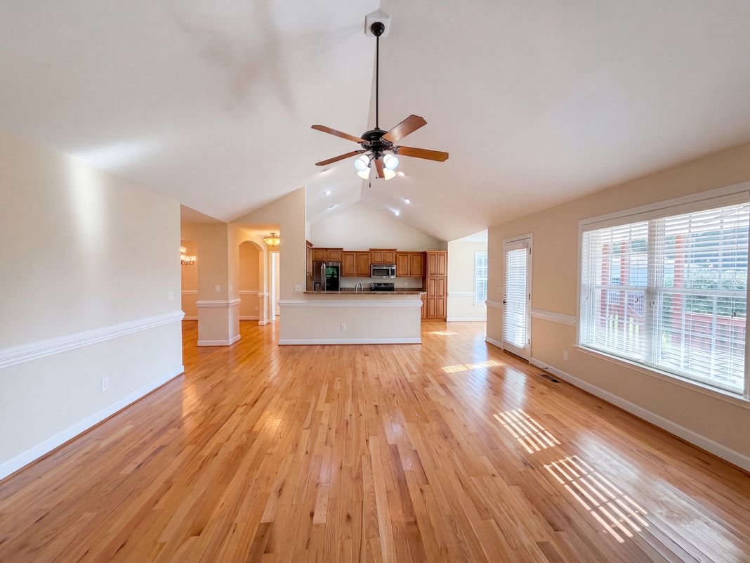 Property photo 3 of 4024 Tarmac Dr