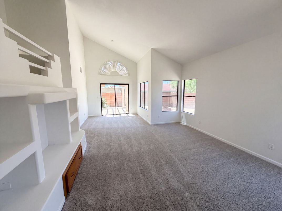 Property photo 3 of 642 W Cassidy Pl