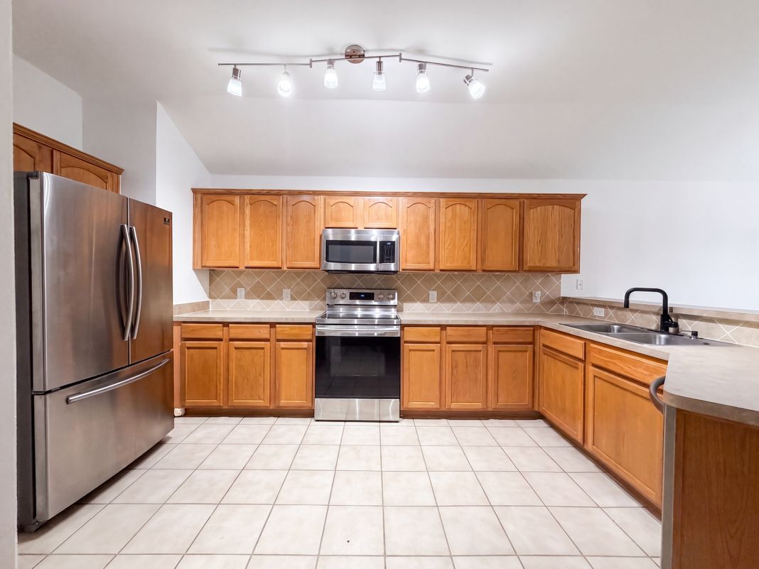 Property photo 2 of 905 Acacia Dr