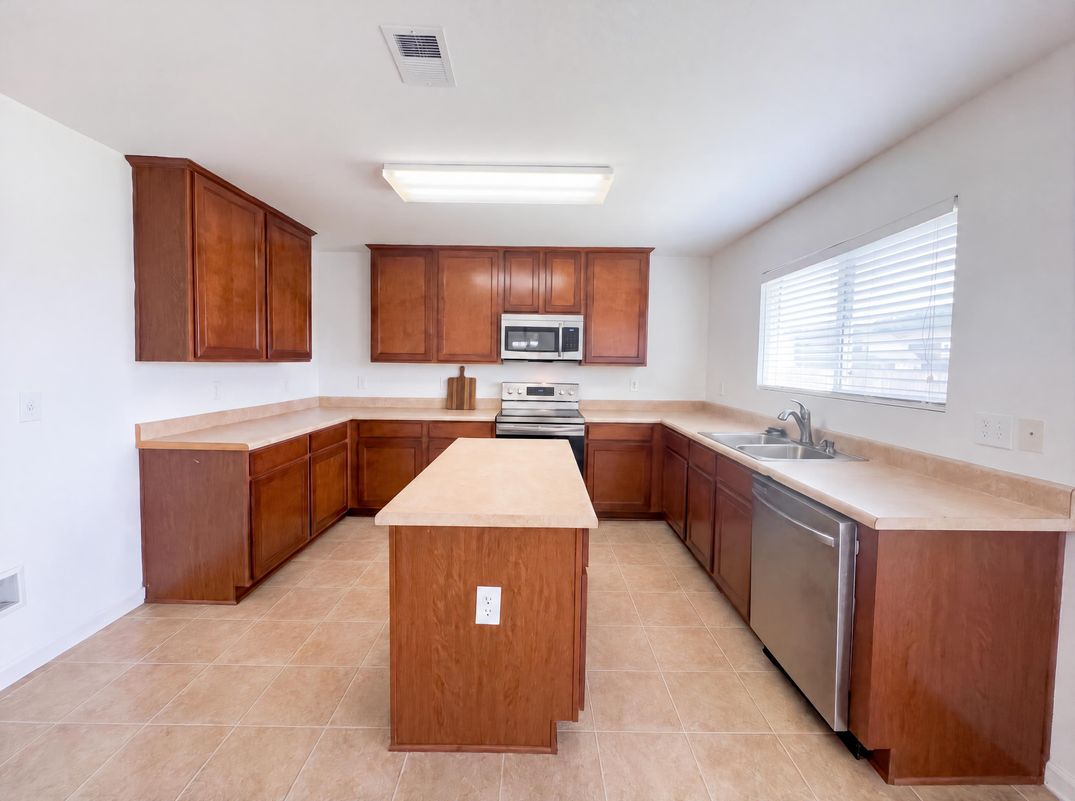 Property photo 2 of 172 Bermuda Lakes Dr