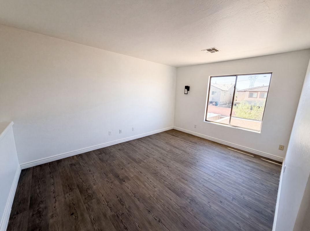 Photo 4 of 35 of 17645 W Hale Bopp Dr, Goodyear, AZ