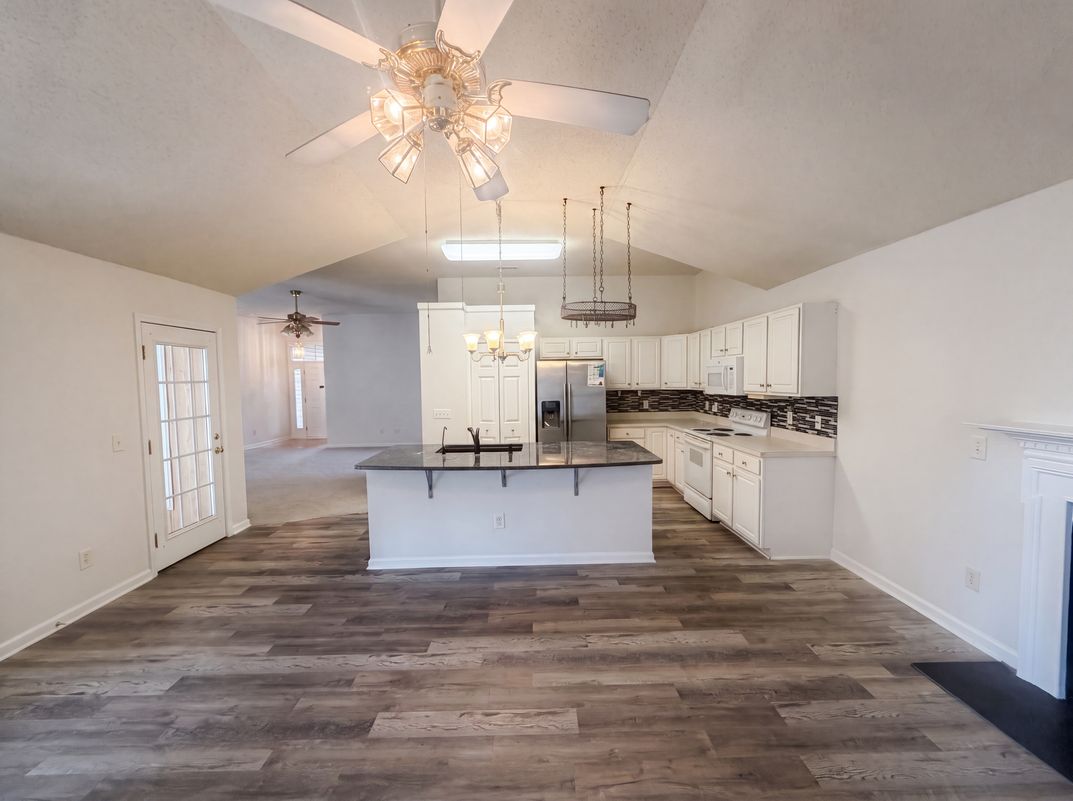 Property photo 2 of 5702 River Glen Dr