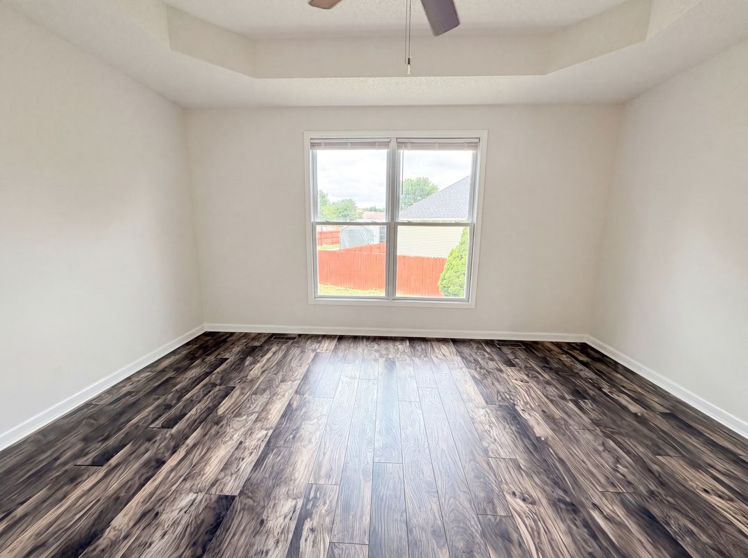 Photo 4 of 17 of 3609 Millington Dr, Clarksville, TN