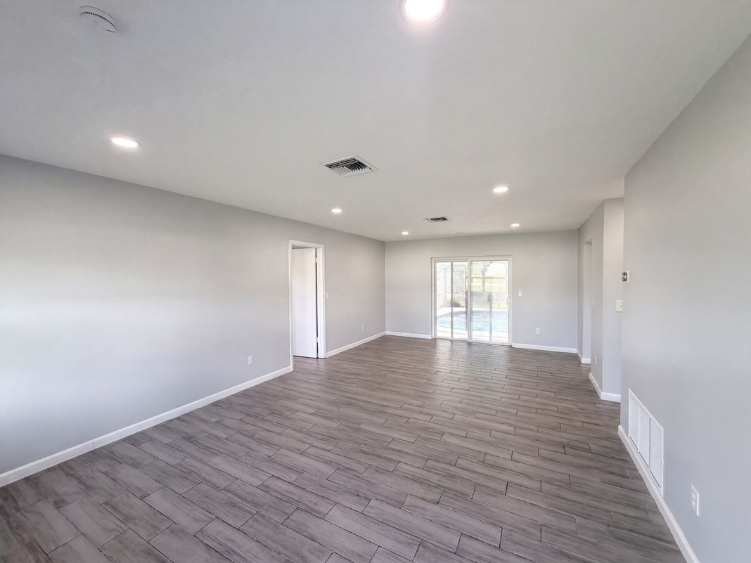 Property photo 3 of 2096 W Atmore Cir