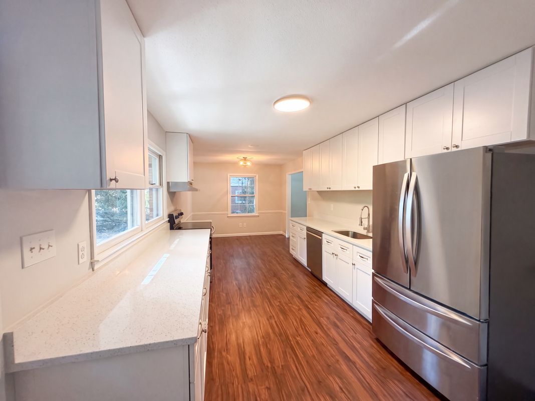 Property photo 3 of 917 Hillview Dr