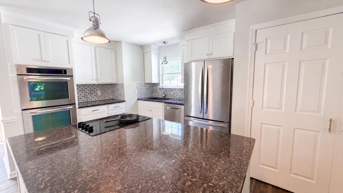 Property photo 2 of 6226 Dumont Ln