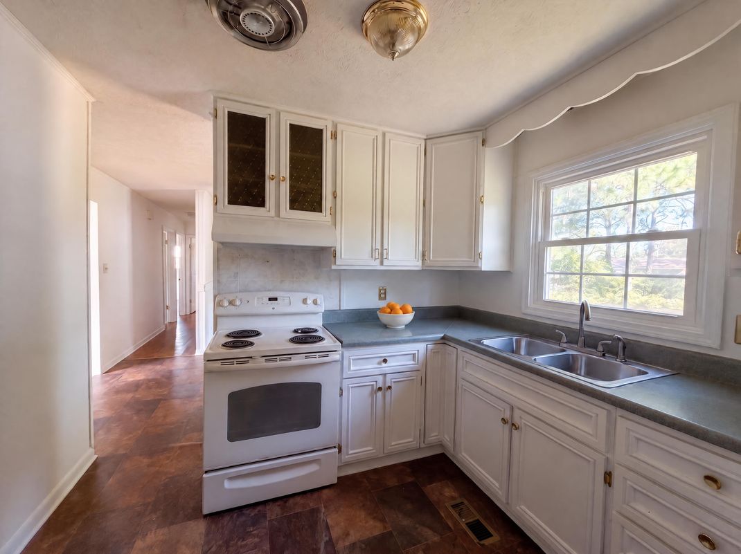 Property photo 2 of 2806 E Cramer Dr