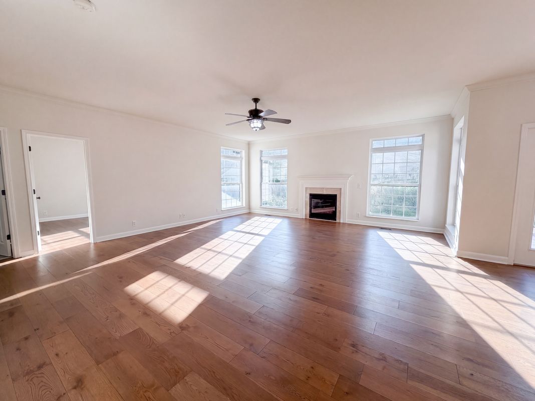 Property photo 3 of 3009 Melbourne Ct E