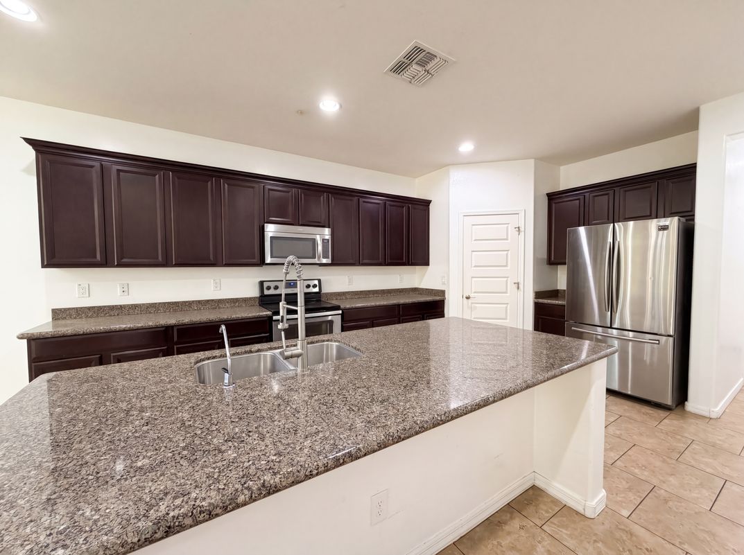 Photo 10 of 23 of 112 E Bernie Ln, Gilbert, AZ