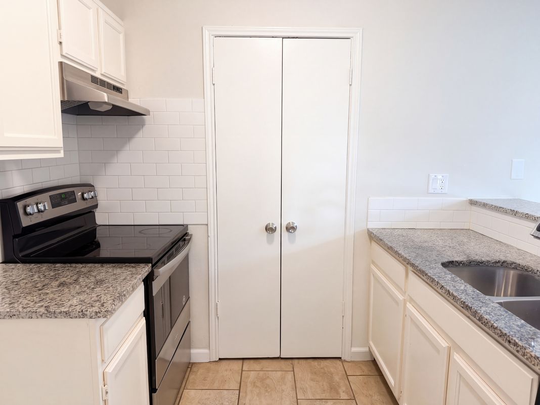 Property photo 2 of 832 Brockden Dr