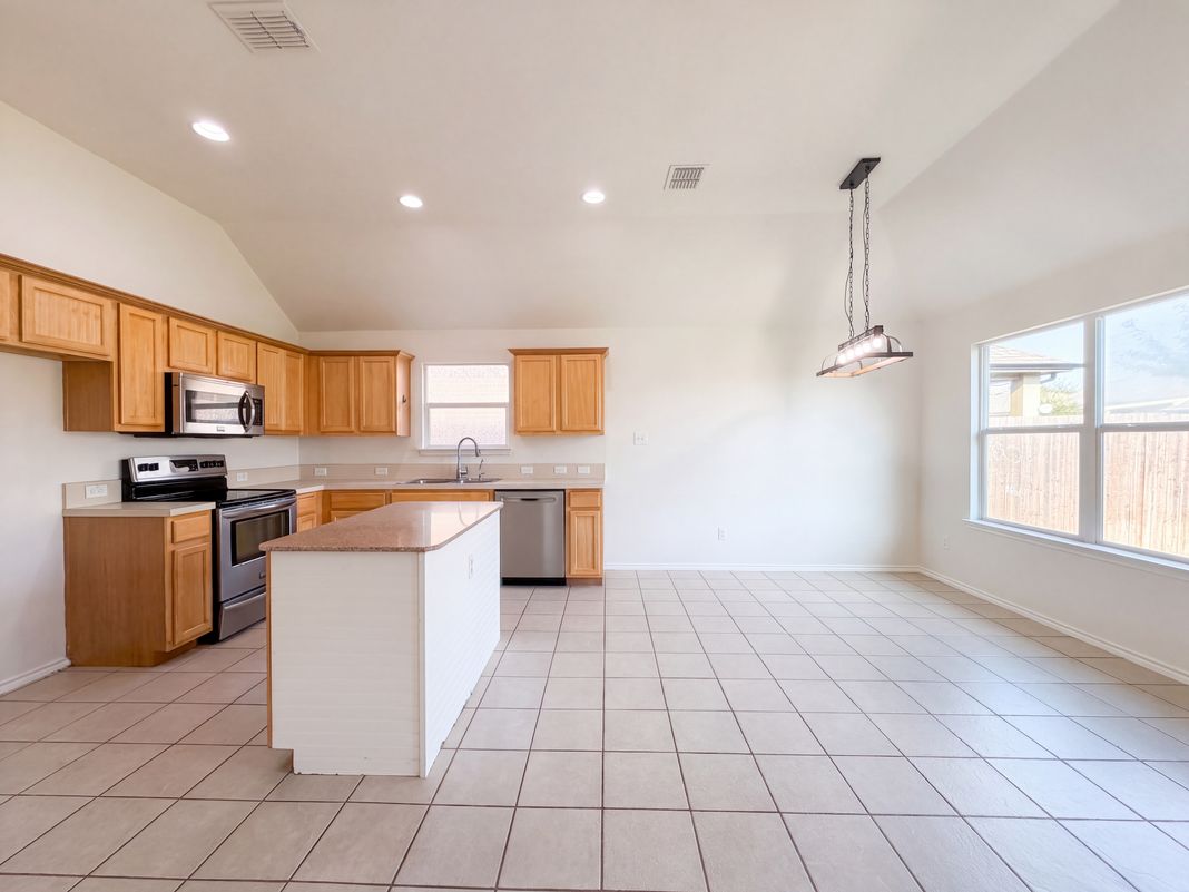 Property photo 2 of 804 Bamboo Dr