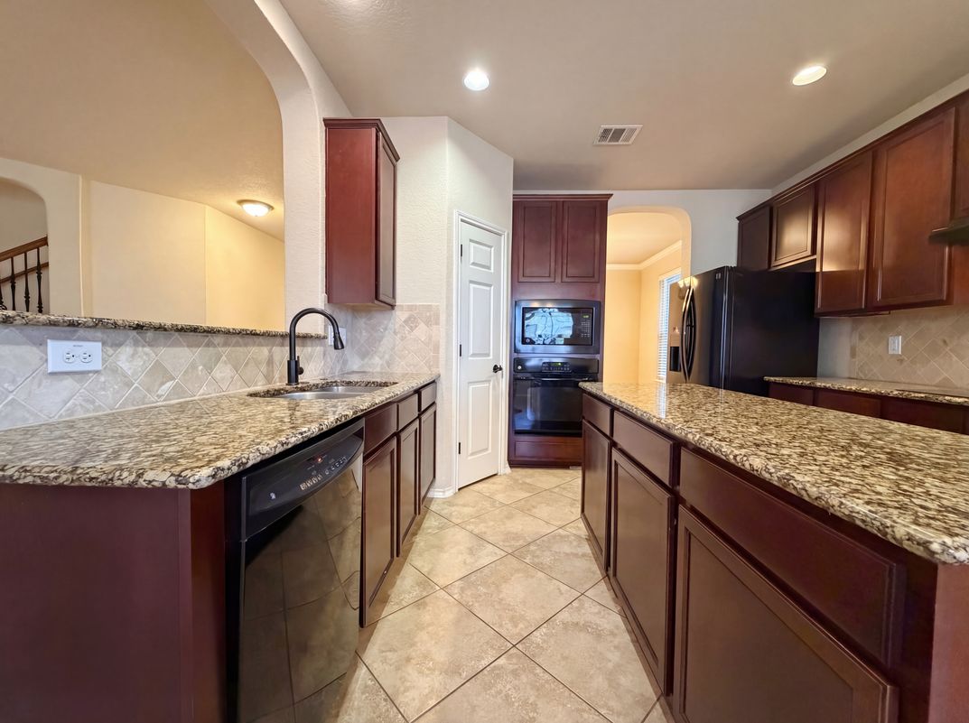 Property photo 2 of 6941 Laura Hts