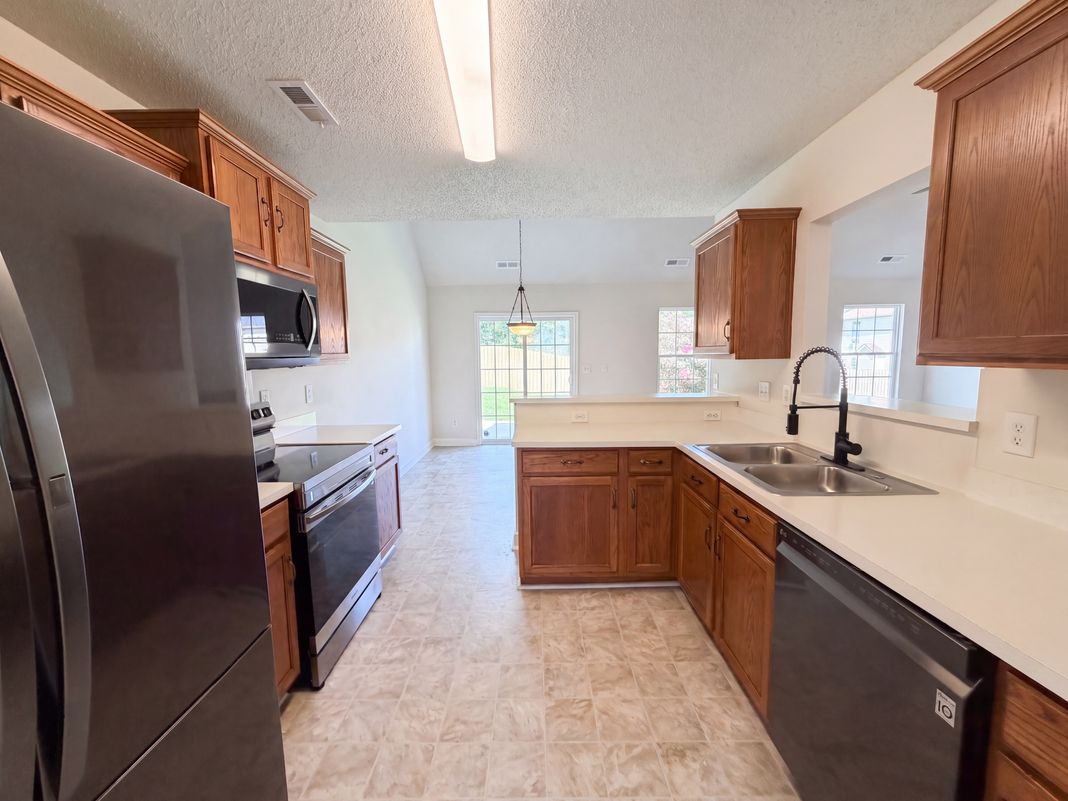 Property photo 2 of 9244 Simonton Dr