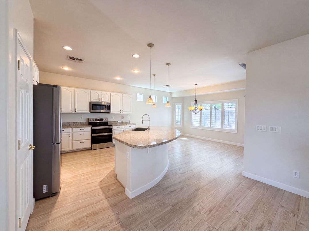 Property photo 2 of 42504 W Abbey Rd