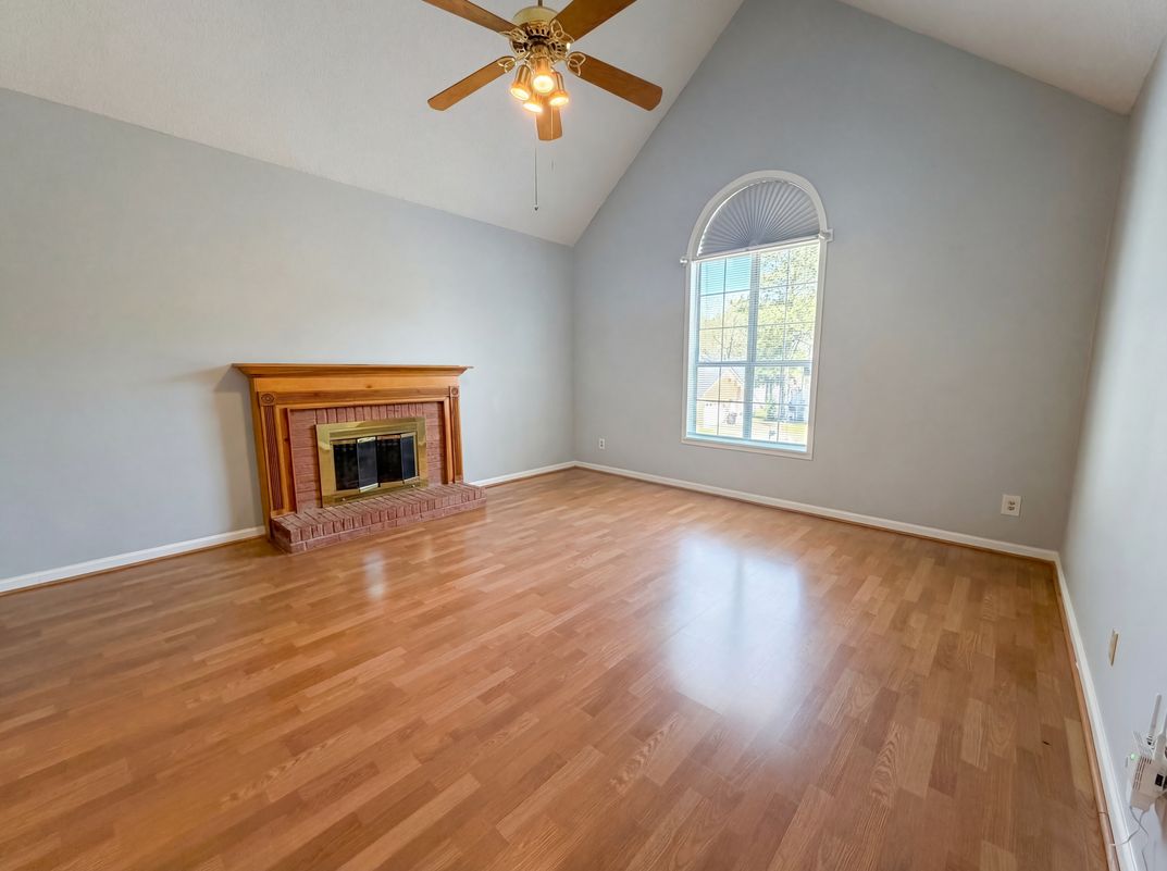 Property photo 3 of 1390 Chapel Hill Ln SW