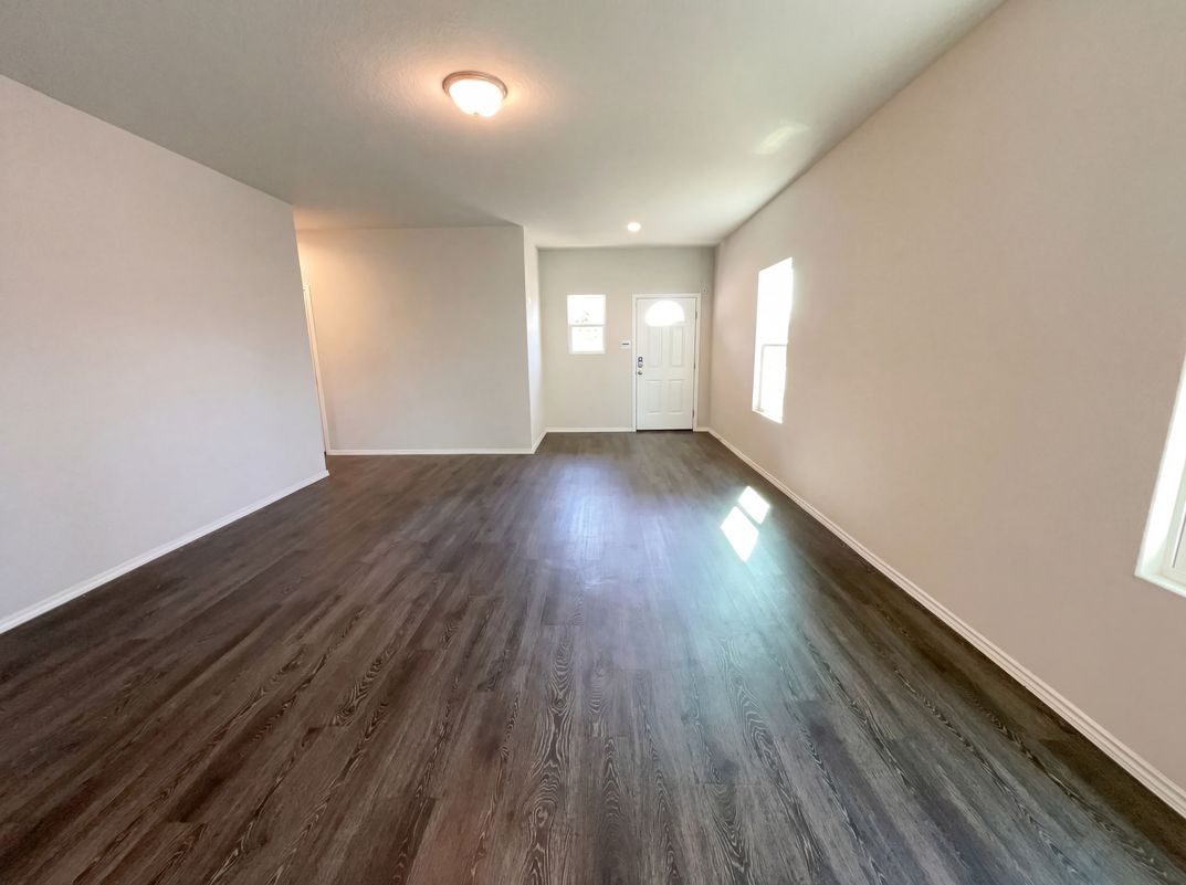 Property photo 3 of 431 Pleasanton Way