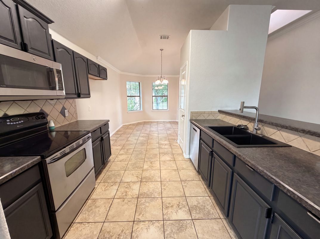 Property photo 2 of 1618 Hillside Dr