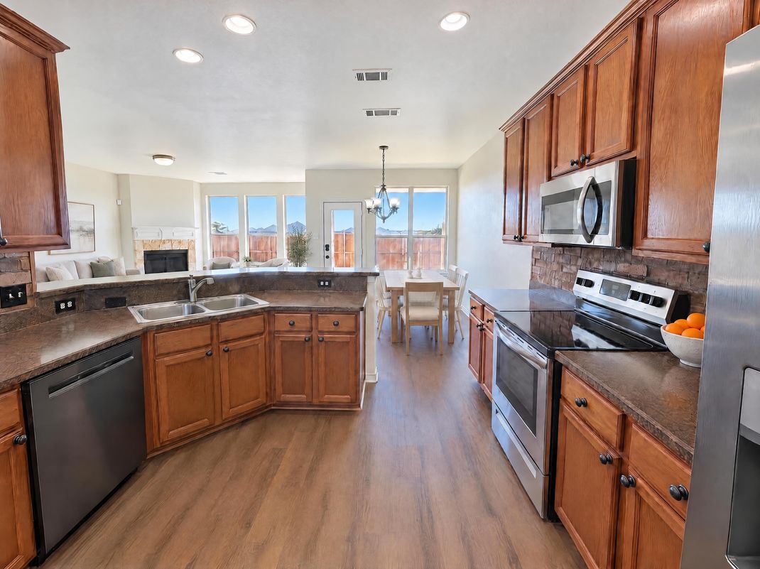 Property photo 3 of 1476 Park Crest Dr