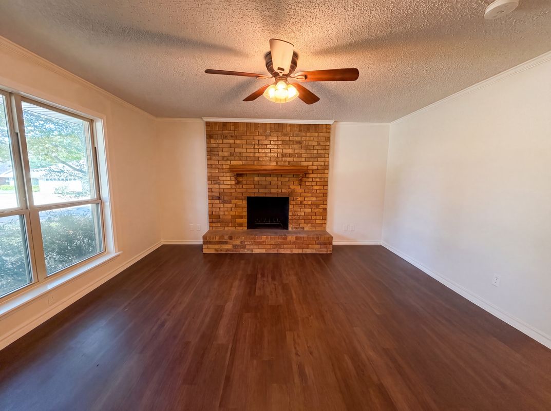 Property photo 3 of 1406 Tad St