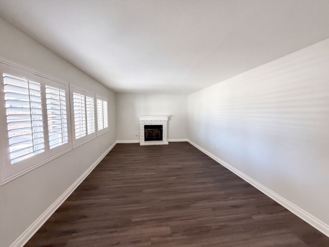 Property photo 2 of 563 Tell Ln