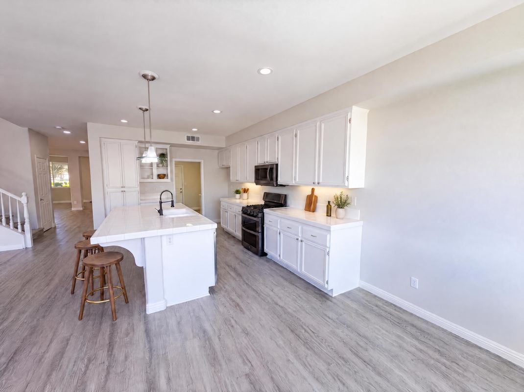 Property photo 2 of 1265 Lavender Ln
