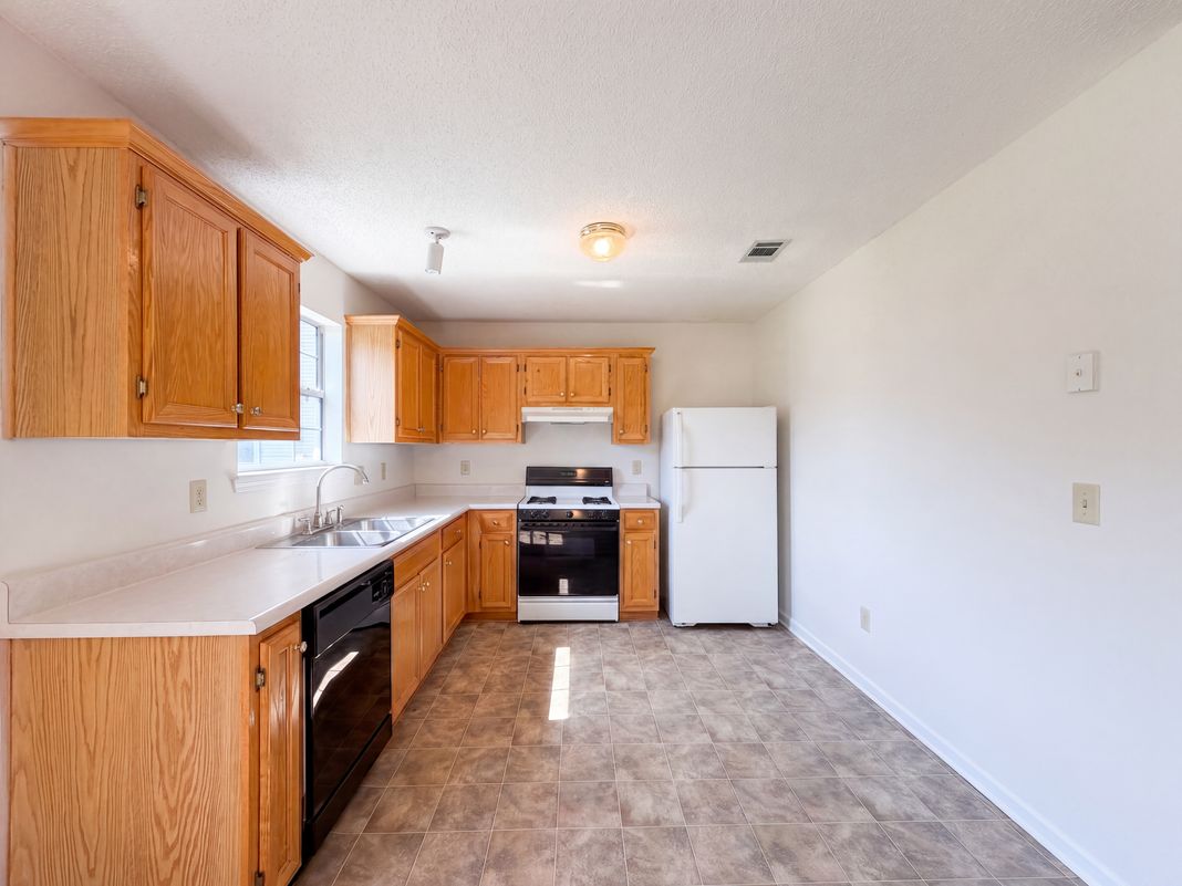 Property photo 2 of 3636 Mosswood Ln