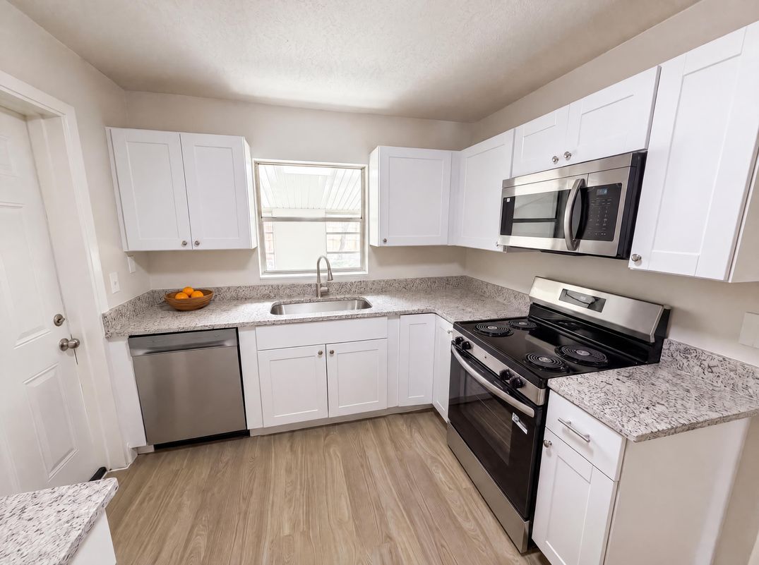 Property photo 2 of 585 Hewett Dr