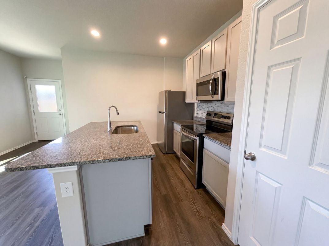 Property photo 2 of 431 Pleasanton Way